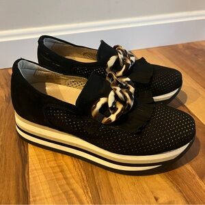 Softwaves Brand 

Size 6.5 Women  

 Black and Cream Women's Loafers